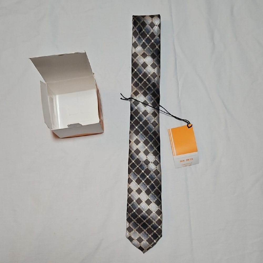 NEW Dan Smith Skinny Neck Tie in Gift Box Checkered Tan Gray Brown Necktie